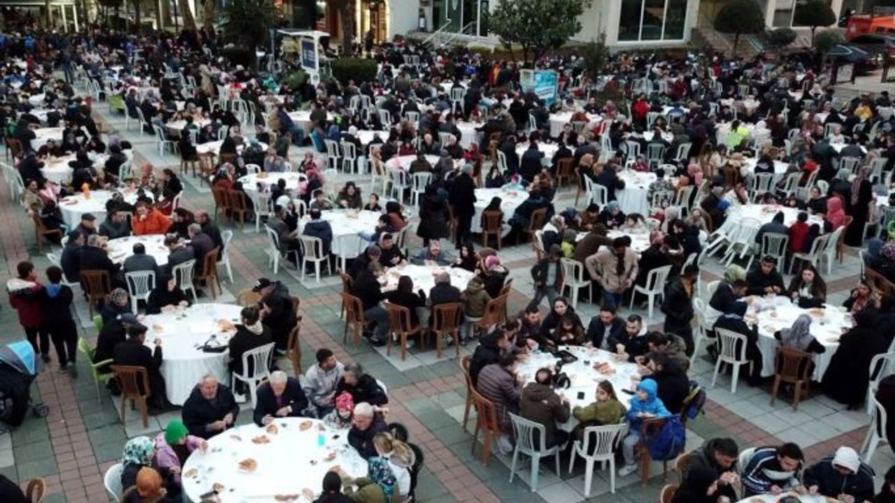 Erzurumlular Derneği’nin iftarına binler akın etti
