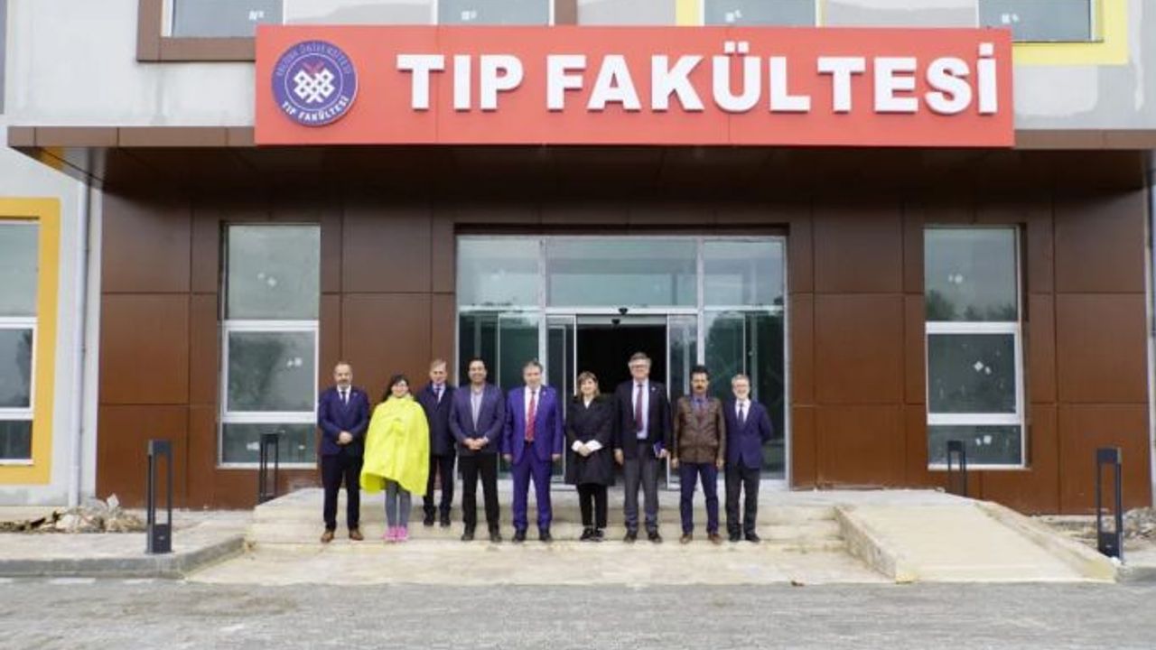 Tıp Fakültesi Morfoloji Binası gün sayıyor