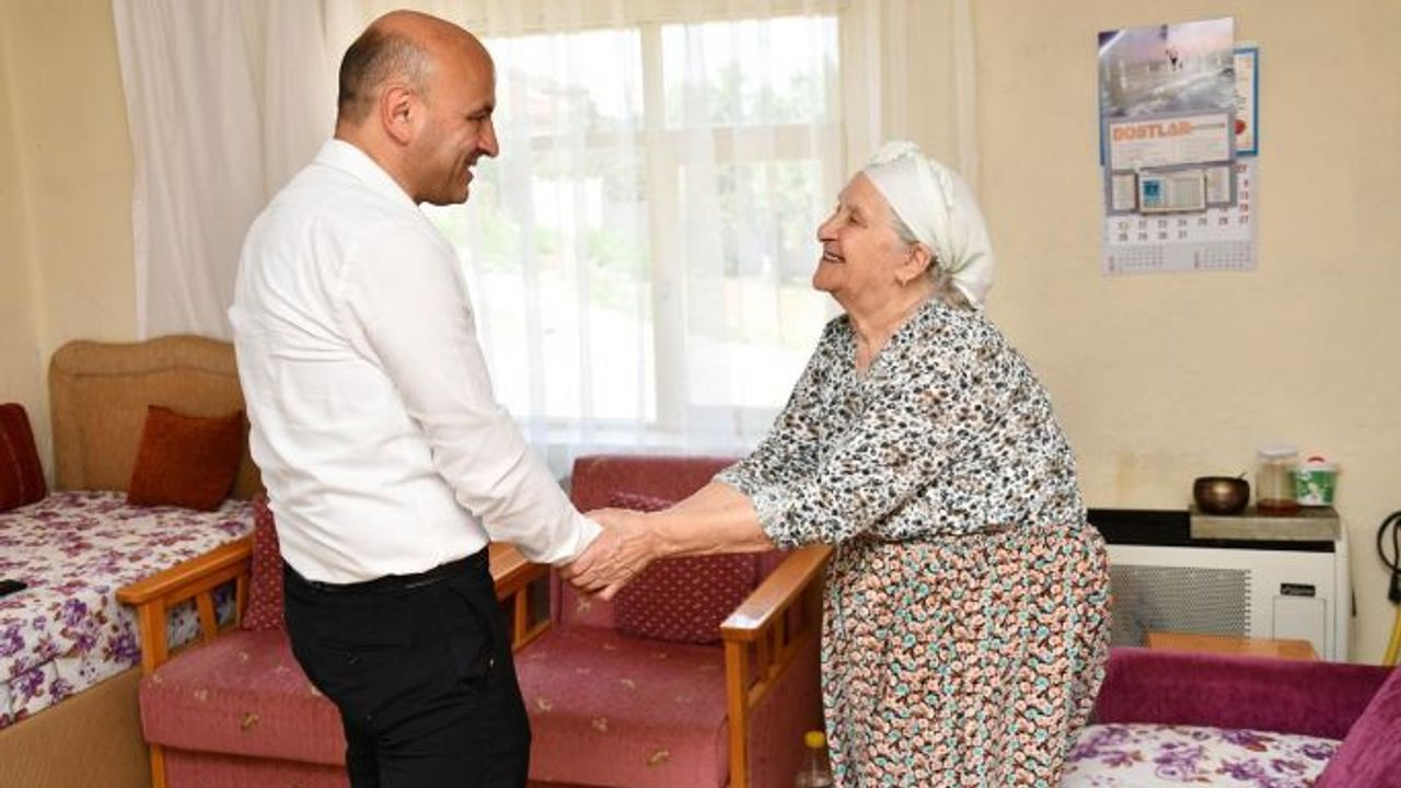 Başkan Oral: Yaşlılarımız dün ile bugün arasında köprüdür