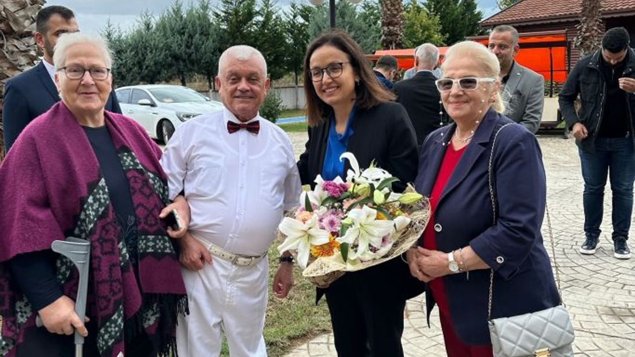 Vali Kaya Yaşlılar Günü’nü kutladı