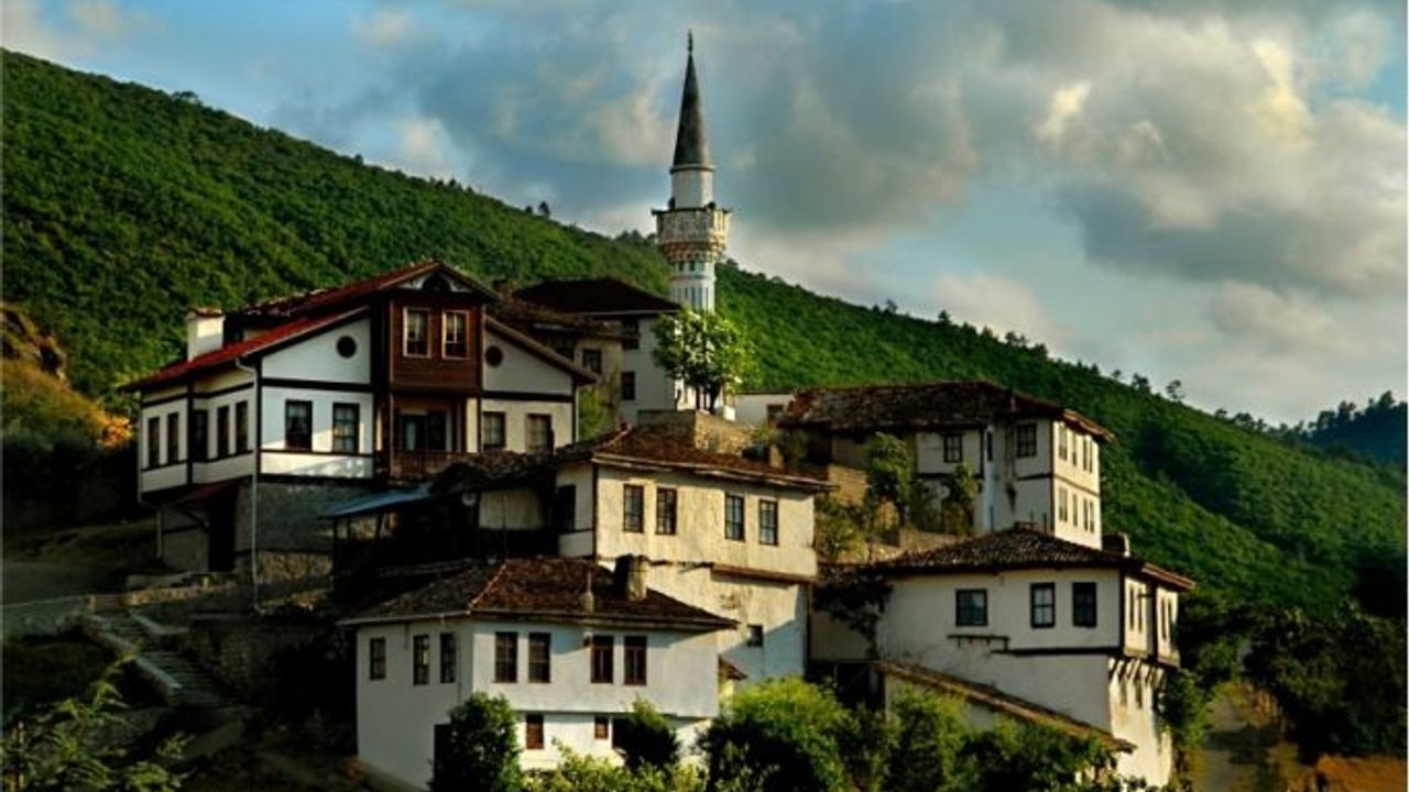 Altınova Belediyesi’nden Sakarya, Bolu ve Ankara’ya kültür gezisi