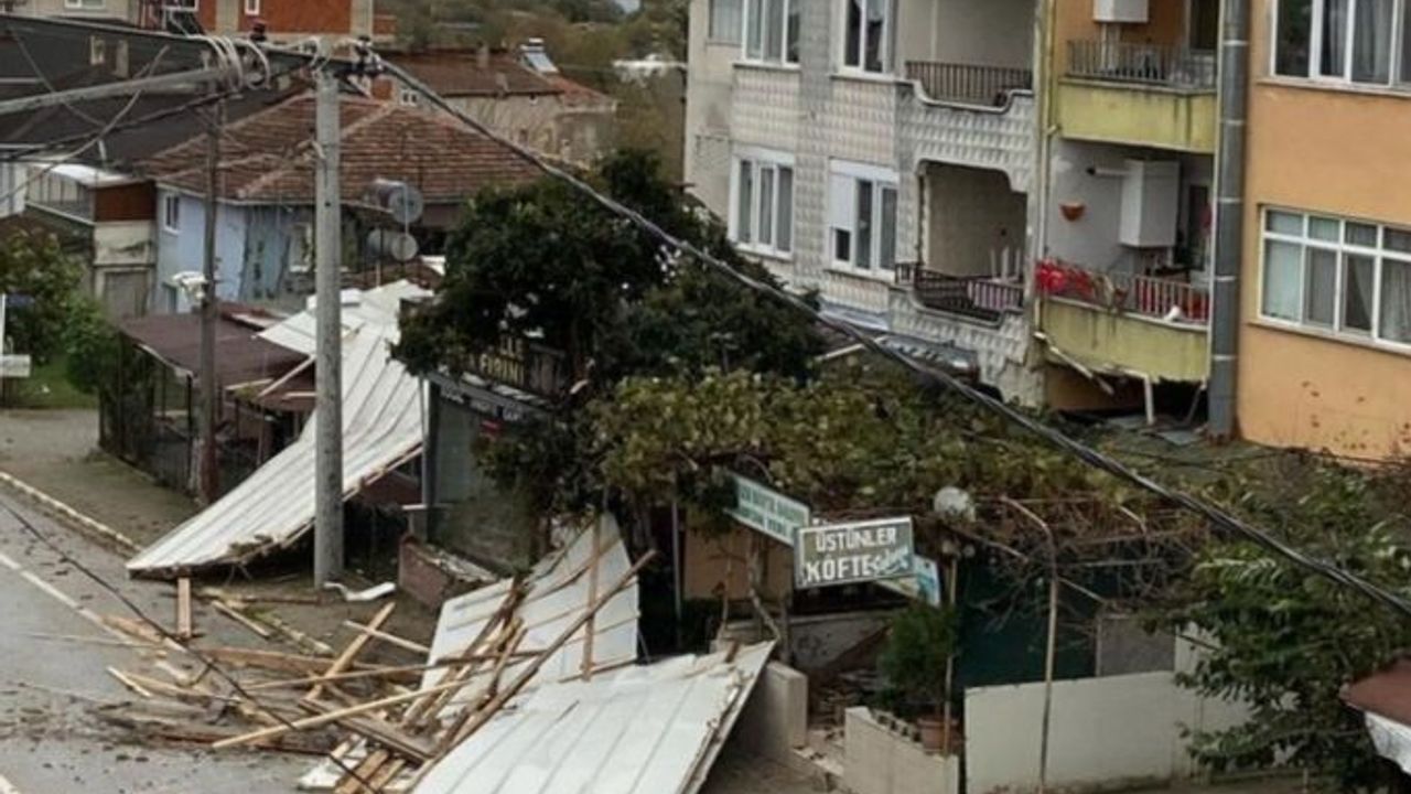 Fırtının savurduğu çatı parçaları 2 kişiyi yaraladı