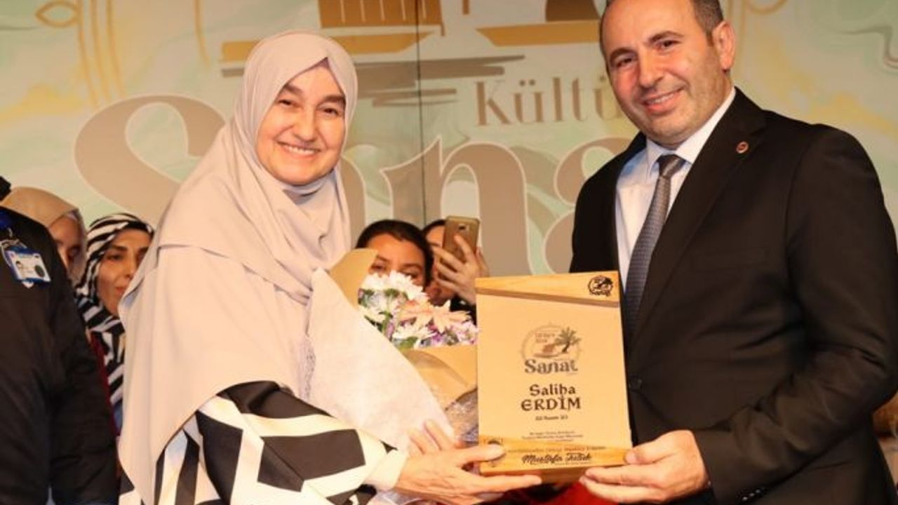 Yalovalılar Saliha Erdim’in söyleşisine akın etti