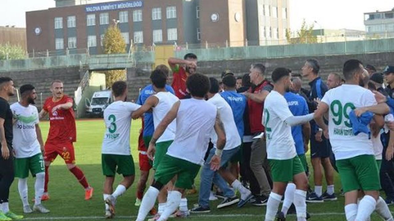 Yeşilovaspor- Sakarya Karasuspor maçında arbede: 4 gözaltı