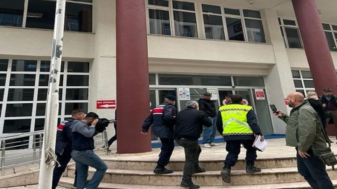 Sahte plakalı minibüsle hırsızlık yaptılar