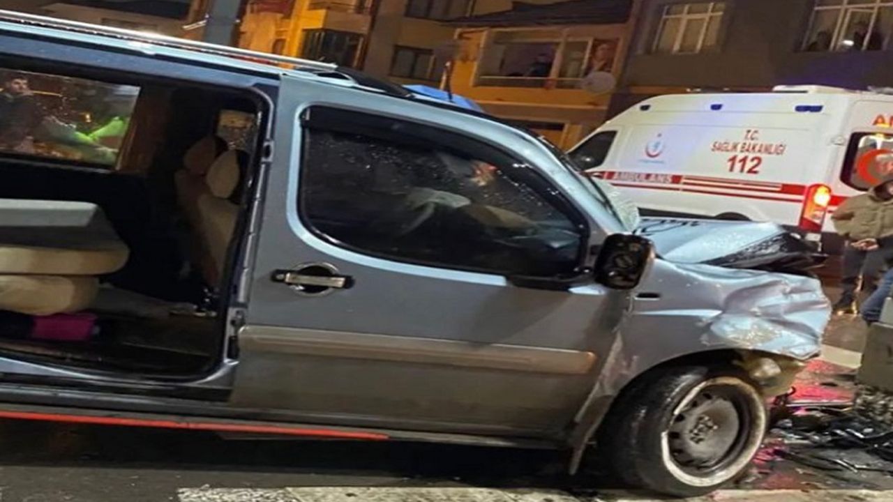 Altınova’da iki araç çarpıştı: 1 yaralı