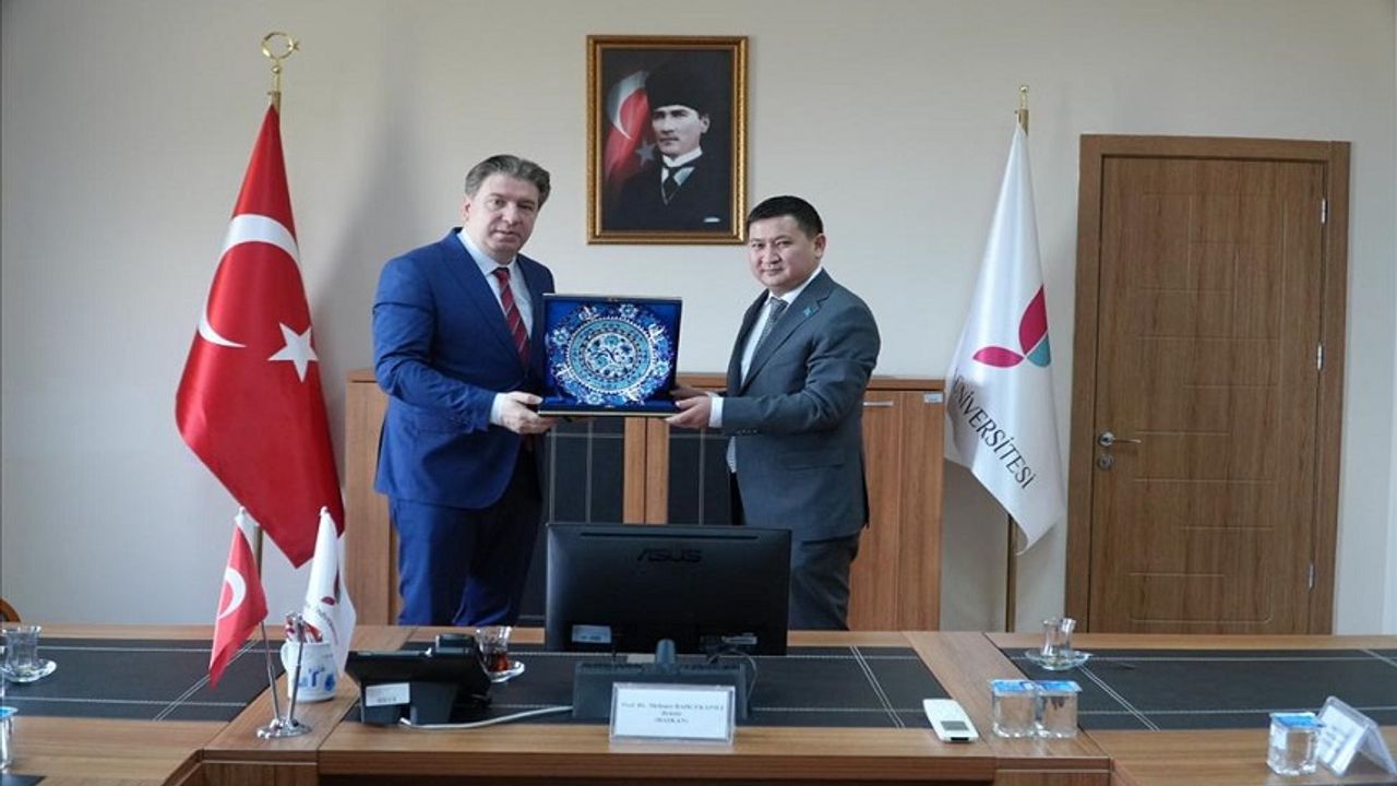 Kazakistan Başkonsolosu’ndan nezaket ziyareti