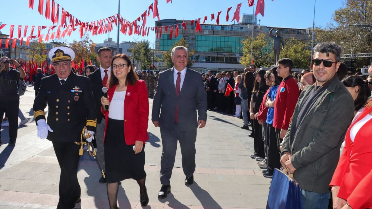 Yalova’da 29 Ekim Coşkusu: Cumhuriyetin 102. Yılı Görkemli Etkinliklerle Kutlandı