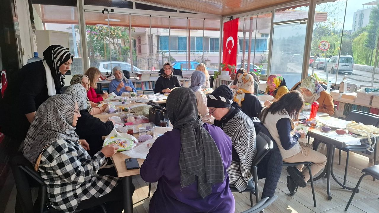 Eğitim-Bir-Sen Yalova Kadın Komisyonu’ndan Üyelere Özel Punch Atölyesi