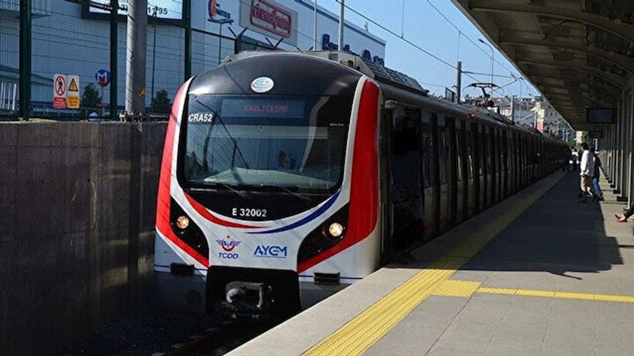 Üsküdar’daki Marmaray İstasyonunda İntihar Seferler Gecikmeli