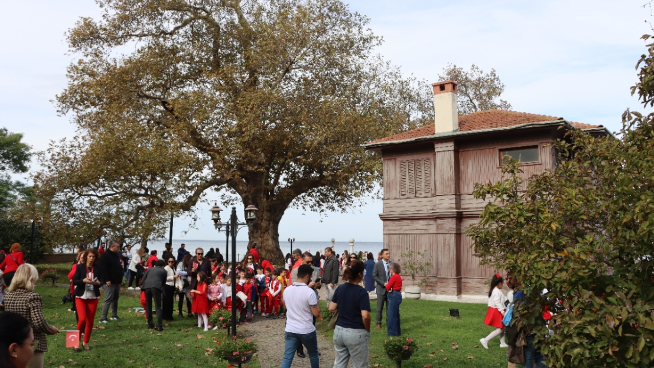 Cumhuriyet Bayramı’nda Yürüyen Köşk’e Ziyaretçi Akını