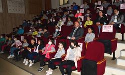 Altınova’da öğrencilerin sinema keyfi