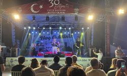 Yalova'da Rock grubu Zakkum konser verdi