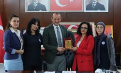 Başkan Yele’den atık şampiyonlarına plaket