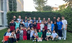 Yele Çiftlikköy’ün şampiyon U-11’lerini kutladı