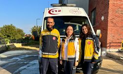 Kahraman sağlıkçılar ambulansta doğum yaptırdı