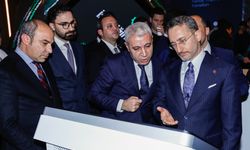 Fahrettin Altun’dan BİK standına ziyaret