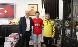Başkan Kurt’tan Genç Futbolcuya Tebrik