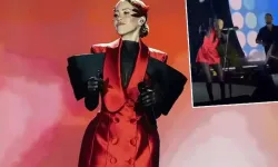 Derya Uluğ’a Sahnede Saldırı
