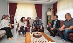 Vali Dr. Hülya Kaya ve İl Müdürü Arif Laçin’den Anlamlı Anneler Günü Ziyareti