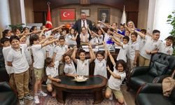 Başkan Gürel’e Miniklerden Sürpriz Ziyaret