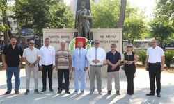 Gemlik Gazeteciler Cemiyeti Atatürk Anıtı'nda Bir Araya Geldi