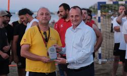 Yalova’da Bir İlk Gerçekleşti: Plaj Hentbolu Heyecanı Çiftlikköy Sahili’nde Yaşandı