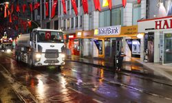 Yalova’nın Merkez Caddeleri Sabunla Yıkandı: Şehir Temizliği Göz Doldurdu