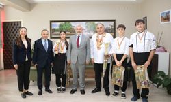 Yalovalı öğrenciler Romanya’dan madalyalarla döndü
