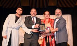 "Güldüren Cazibe” Yalova’da Seyirciyle Buluştu