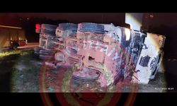 Yalova’da Kamyon Devrildi: Sürücü İtfaiye Ekipleri Tarafından Kurtarıldı