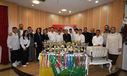 Güreşçilerimize Yıl Sonu Ödül Yemeği Düzenlendi