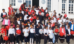 Atatürk İlkokulu’nun Minik Kalpleri Kızılay'ın “İki Hilal, Tek İstiklal” Sergisinde İyiliğe Dokundu