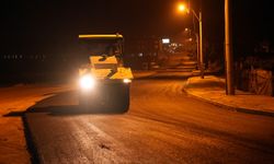 Yalova Belediyesi'nden Gece Mesaisi: Asfalt ve Tretuvar Çalışmaları Aralıksız Devam Ediyor
