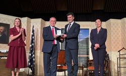 Yalova’da “Olaylar Çok Büyük” Oyunu Sahnelendi: Sanatseverler Kahkahaya Doydu