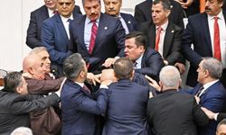 Meclis’te Yemin Töreninde Tansiyon Yükseldi: Milletvekilleri Arasında Arbede Yaşandı