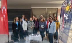 İYİ Parti Yalova’dan 8 Mart’ta Anlamlı Etkinlik: Kadınlara İnci Bileklik Dağıtıldı