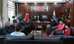 Çiftlikköy Belediyesporlu Karatecilerden Büyük Başarı: Şampiyon Sporcular Başkan Yele’yi Ziyaret Etti