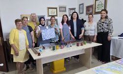 Yalova Kent Konseyi Kadın Meclisi’nden Ebru Sanatı Etkinliği: Renkler ve Dayanışma Buluştu