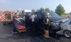 Antalya'da Zincirleme Kaza: 6 Araç Birbirine Girdi, 17 Yaralı