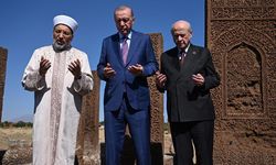 Cumhurbaşkanı Erdoğan ve Devlet Bahçeli Ahlat Selçuklu Kabristanı'nı Ziyaret Etti