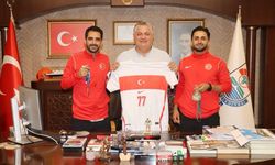 Millî Sporcularımız Muhammet Mustafa Yıldız ve Zübeyir Nalbant’tan Belediye Başkanına Anlamlı Ziyaret