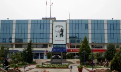 Menderes Belediyesi'ne Rüşvet Operasyonu: İlkay Çiçek Gözaltında