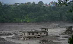Nepal-Çin Sınırında Felaket Üstüne Felaket: Tibet’teki Doğal Baraj Patladı, Nepal’de Kırmızı Alarm!