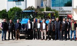 Armutlu Belediyesi Araç Filosuna 2 Yeni Traktör ve 2 Römork Ekledi