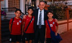 Yalova Valisi Dr. Ahmet Hamdi Usta'dan Genç Sporculara Sürpriz: "Günün Yorgunluğunu Unutturdular"