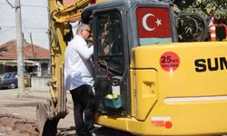 Başkan Mehmet Gürel Sahaya İndi: Dere Mahallesi ve Akşemsettin Köprüsü'nde Kapsamlı Altyapı Çalışması