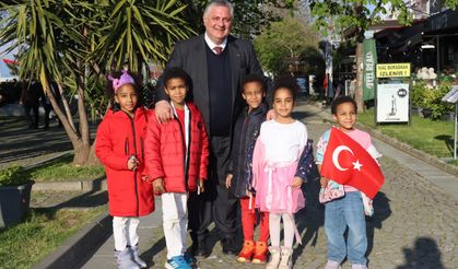 Yalova’da 23 Nisan Coşkusu: Başkan Mehmet Gürel Çocuklar ve Ailelerle Buluştu