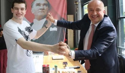 Başkan Avni Kurt’tan 19 Mayıs Mesajı: “Gençlerin Hayalleri Türkiye’nin Geleceğidir”