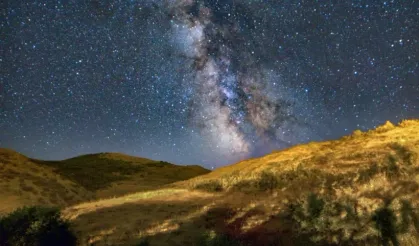 25 Bin Kişi Karanlıkta Buluştu: Perseid Meteor Yağmuru Görsel Şölen Sundu!